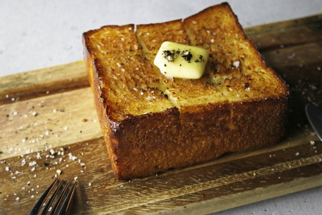 #クロワッサンな食パン カラーズの「基本の食パン」として継続販売です