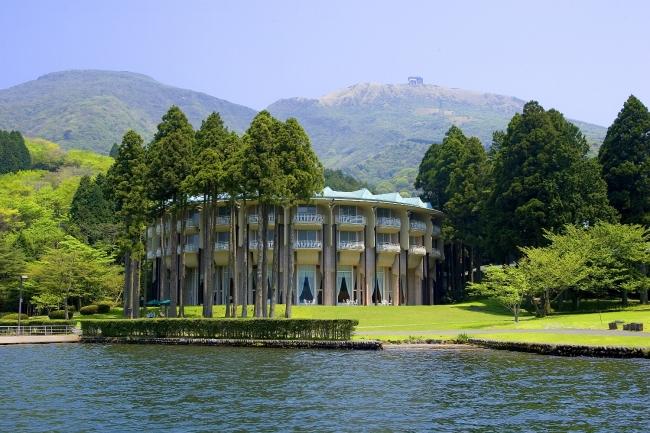 箱根芦ノ湖からのザ・プリンス 箱根芦ノ湖 外観