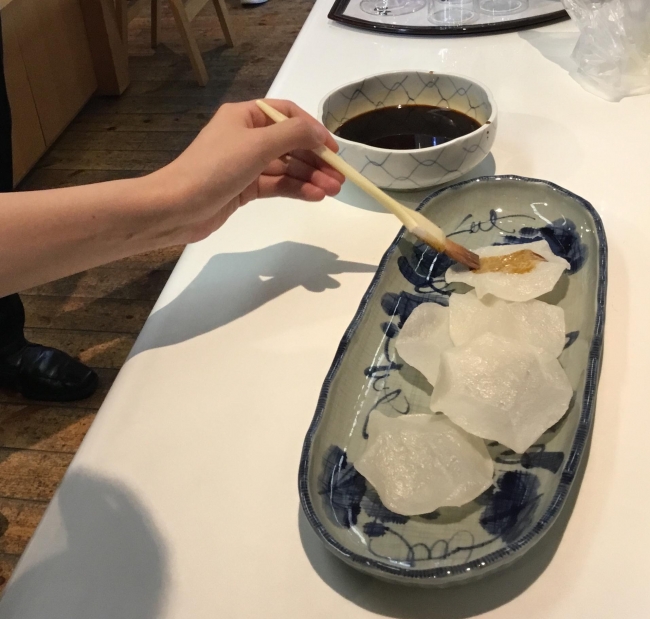 醤油を味わうイメージ