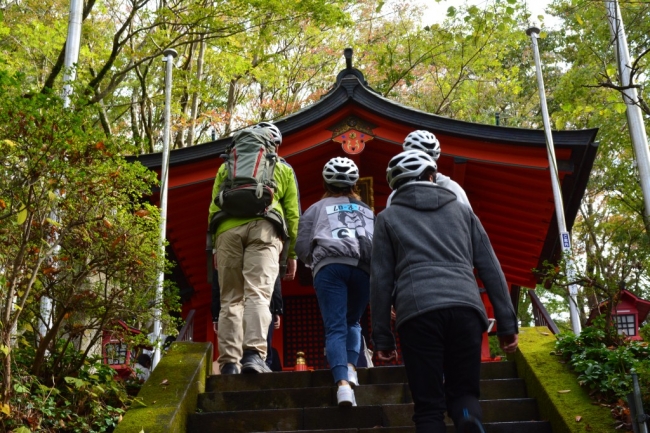 ツアー途中に九頭龍神社を参拝