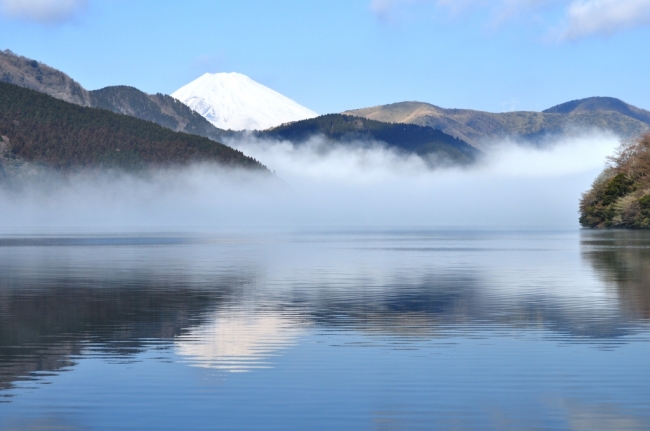 ザ・プリンス箱根芦ノ湖から霧の芦ノ湖と富士山