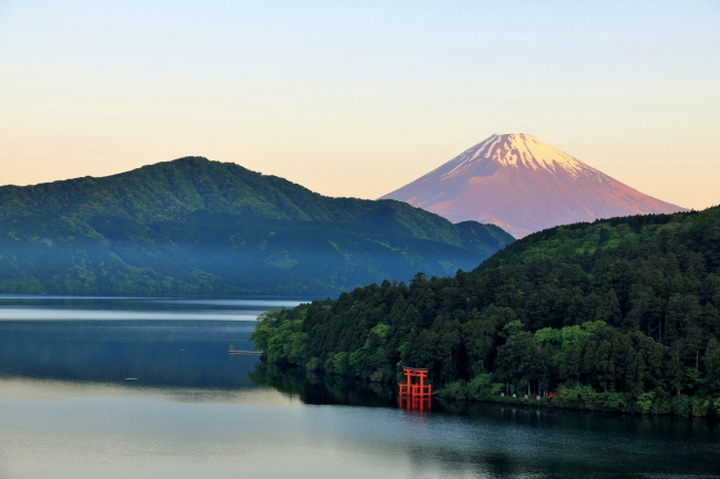 箱根の象徴 芦ノ湖と富士山