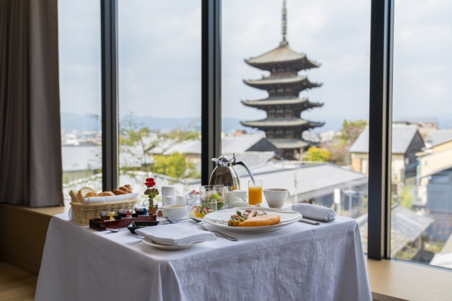 密を避けてお部屋で朝食