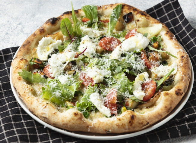 季節野菜と水牛モッツァレラのPIZZA423 1,800円