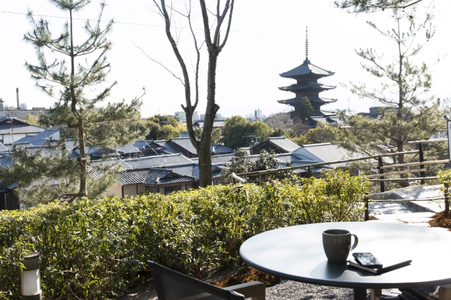 東山を見渡せるテラス席からの絶景