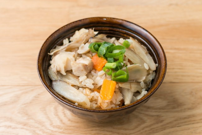 鶏とごぼうの炊き込みご飯