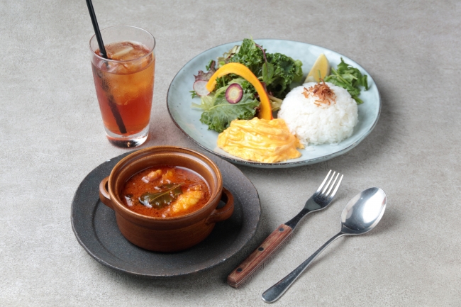 オリエンタルカレーランチ　1,400円（サラダ、ドリンク付き）