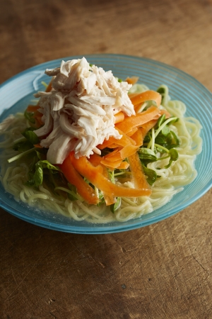 蒸し鶏の冷やし中華