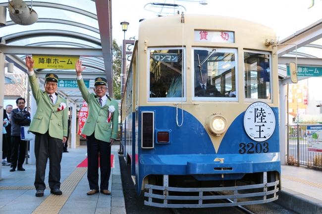 ラッピング路面電車「陸王号」発車式