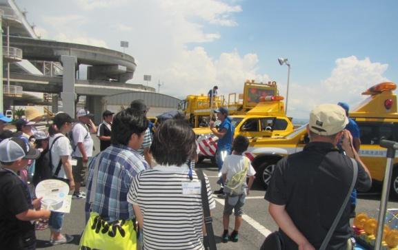 道路パトロールカーの体験試乗