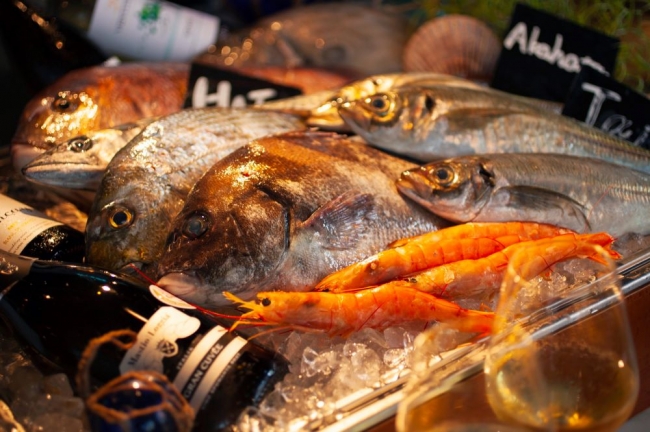 北海道直送の鮮魚とたっぷりの貝