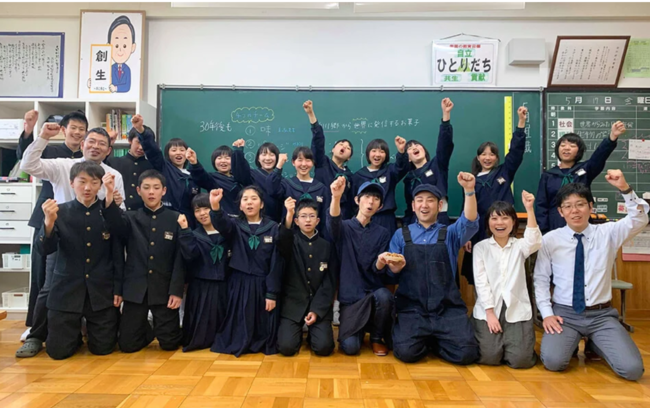 白川村立白川郷学園生とお菓子職人