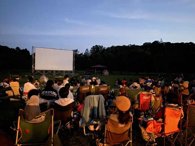 地域おこし協力隊による野外映画上映会