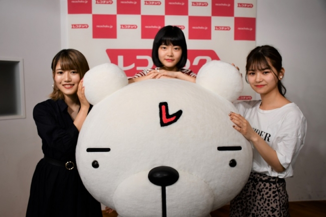 R to L：手塚愛乃(G,Cho)、森 ふた葉（Ds）、田村愛美鈴（Key）