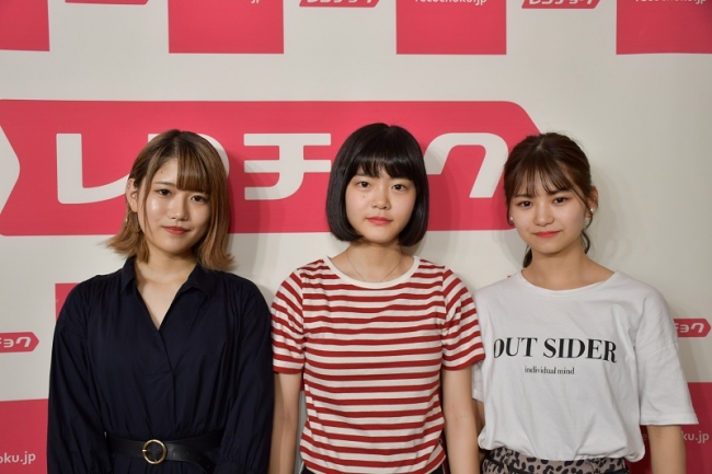 R to L：手塚愛乃(G,Cho)、森 ふた葉（Ds）、田村愛美鈴（Key）