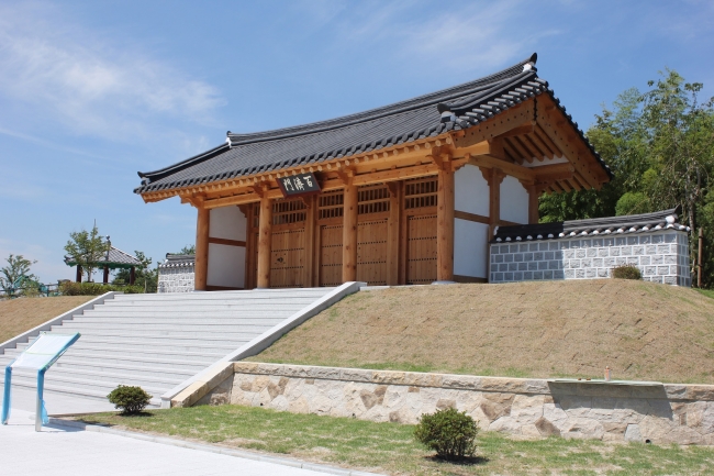 王仁博士顕彰公園