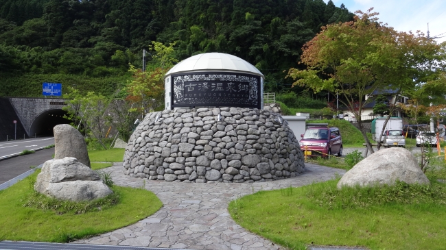 福岡からもアクセスが良く、湯治客だけでなく若い女性にも人気の温泉地