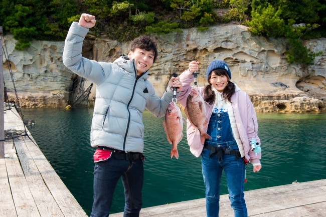 地元タレントの徳丸英器さん、青木理奈さん