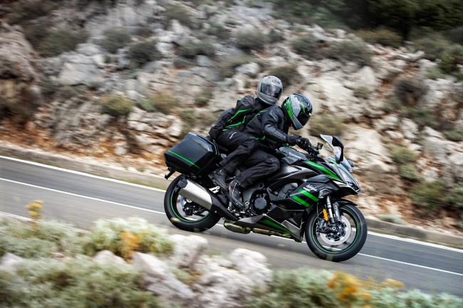 ※ニューモデル「Ninja 1000SX」アクセサリー装着状態