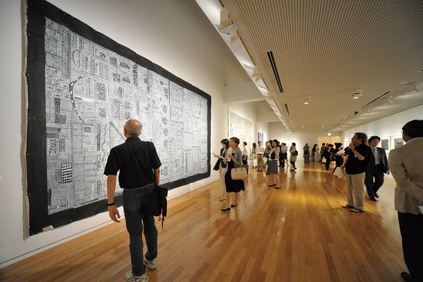  寺尾勝広さんの作品。2012年の東京オペラシティ アートギャラリーでの展示。 