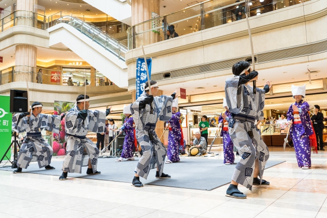 新富町の伝統芸能「元禄坊主踊り」。町外で披露することは稀で貴重な機会となりました。