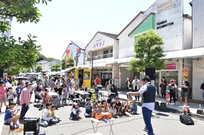 宮崎県新富町「こゆ朝市」は、多様な目的に利用される新たな地域コミュニティになっています。