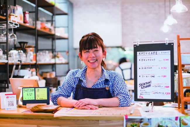 オープン1周年を迎える「こゆ野菜カフェ」永住美香店長（写真：Waki Hamatsu）