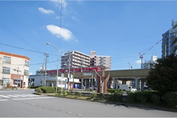 ▲名鉄の赤電車が走る刈谷市駅