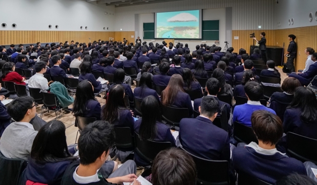 慶応湘南藤沢高等部3年生授業風景