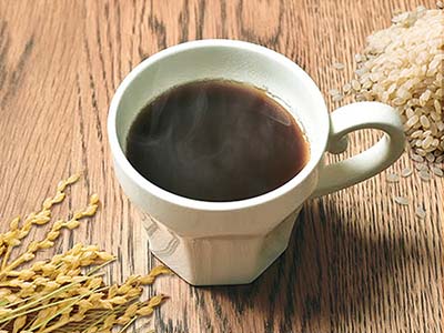 コーヒーのように見えますが、カフェインを含まないので年代や時間を気にせずにいつでも飲むことができます。