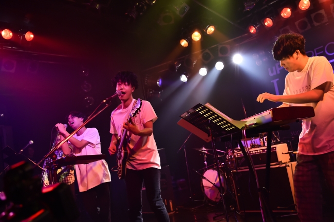 LIVE HOLIC vol.24_GRAPEVINE_マカロニえんぴつ／PHOTO：AZUSA TAKADA  