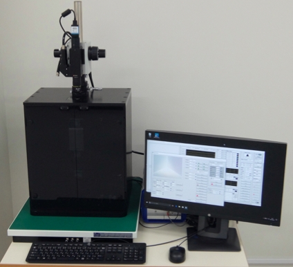 図１　東工大に設置された新型顕微インデンターの外観写真