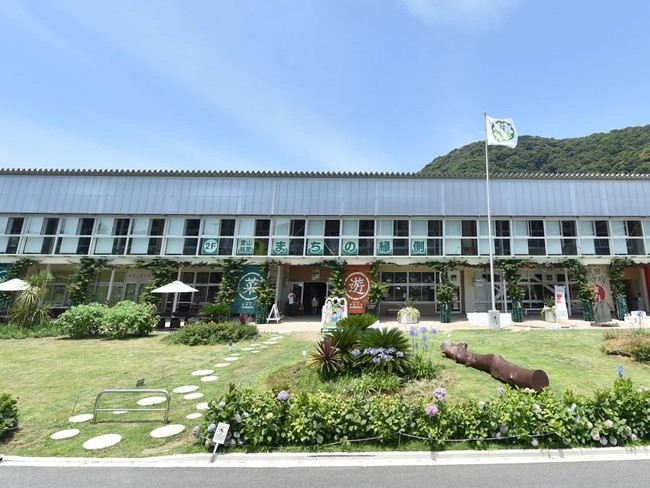 廃校になった校舎を活用した道の駅 保田小学校