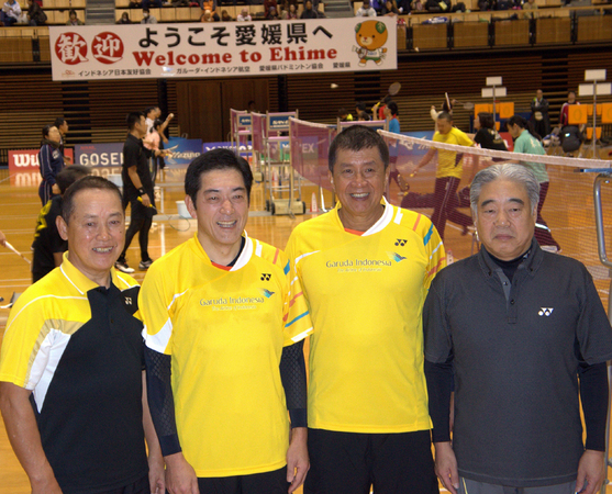 写真左より：東京都バドミントン協会副会長 殿川宣勝氏 愛媛県知事　中村 時広氏 ルディ・ハルトノ氏 日本バドミントン協会専務理事 今井茂満氏