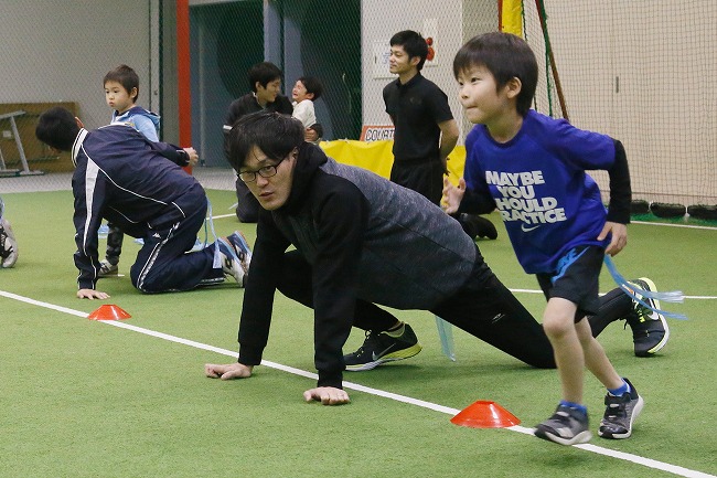 保護者はお馬で子どもは走って追いかけっこ