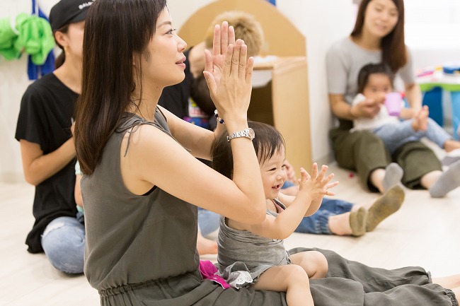 音感やリズム感を遊びながら育むリトミック