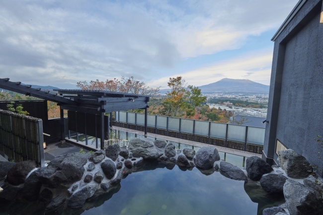 『木の花の湯』「大湯」の露天風呂