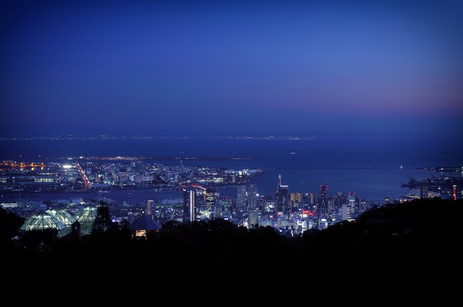 標高約400mの展望プラザからの夜景