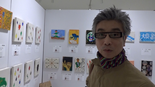 芸人たちの作品の展示即売イベントが開かれた。