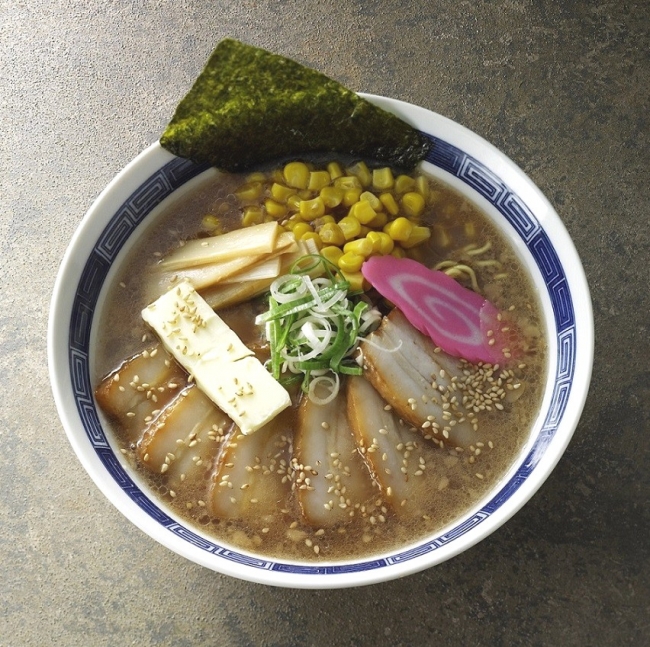 らーめん三日月／旭川正油ぜんぶのせラーメン