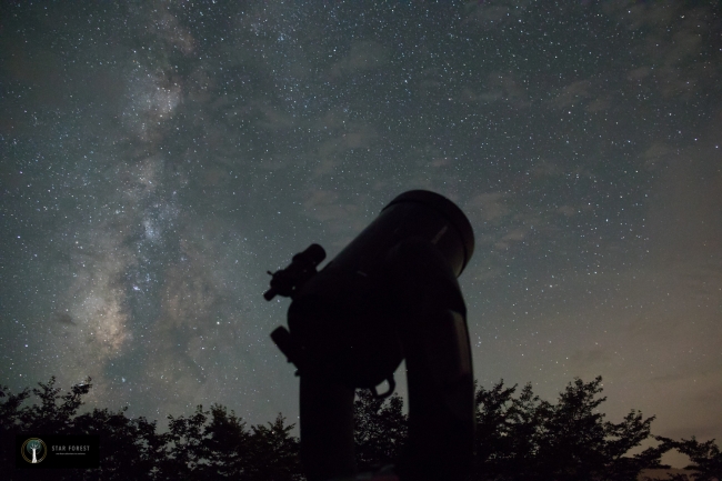 本格的な望遠鏡で満点の星空を楽しめます！