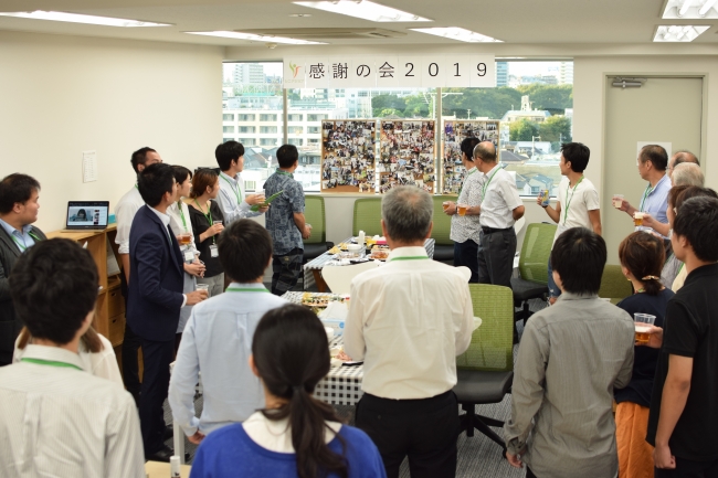 「シニアジョブ感謝の会2019」乾杯の様子。