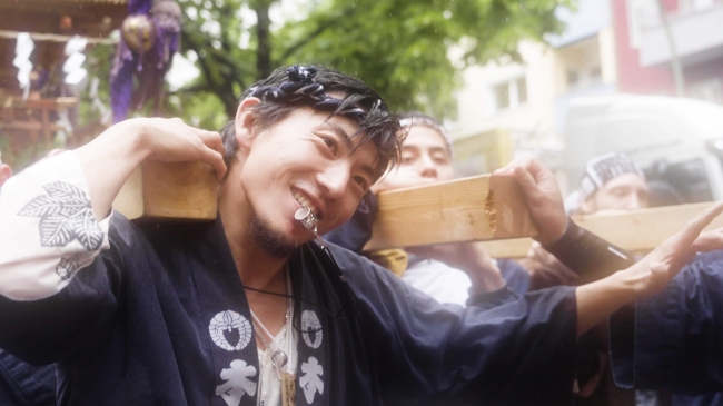 「MIKOSHI GUY 祭の男」より