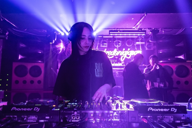 Amazon Fashion Week TOKYOのアンバサダーとイベントのDJを務めたLicaxxx