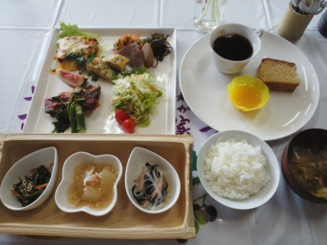 森の中の分校レストラン昼食（イメージ）