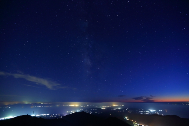 「島原や熊本の夜景」雲仙ロープウェイで標高 1300mの雲仙妙見岳展望台へ誘います。