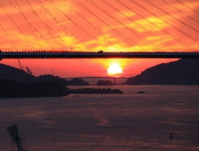 長崎・女神大橋と夕景