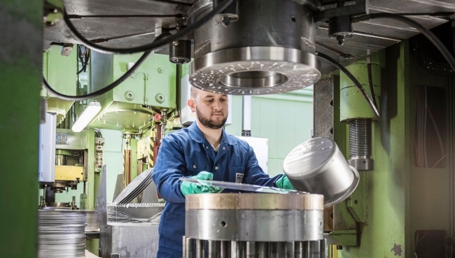 スイス工場での製造風景