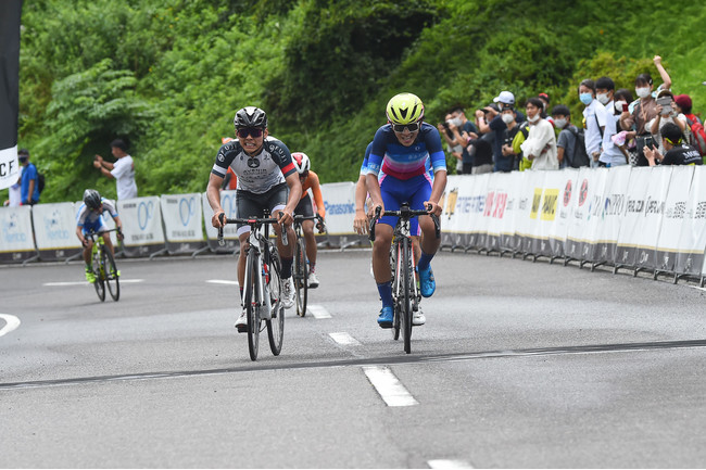 菅野蒼羅（学法石川高校・オープン参加）が僅差のスプリントを制して優勝