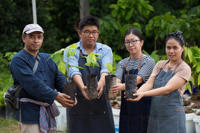 Thai Coffee and Cocoa Companyのメンバー（写真左が代表のパトム氏）